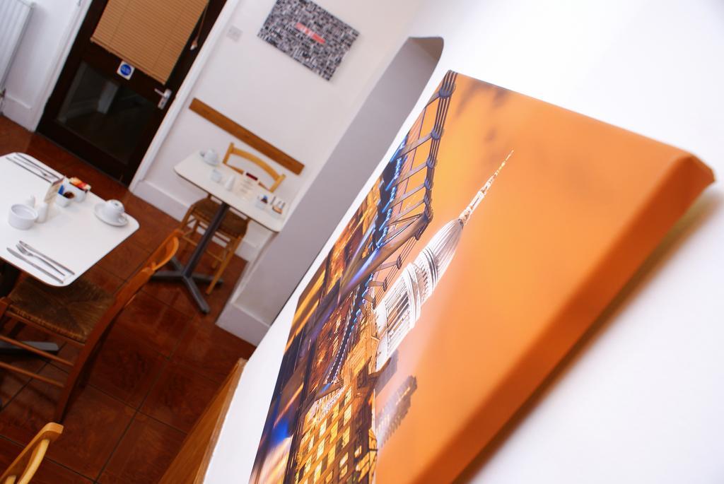 The Hindes Hotel Harrow Extérieur photo